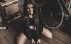 井川里予和别人打扑克牌视频在哪里能看